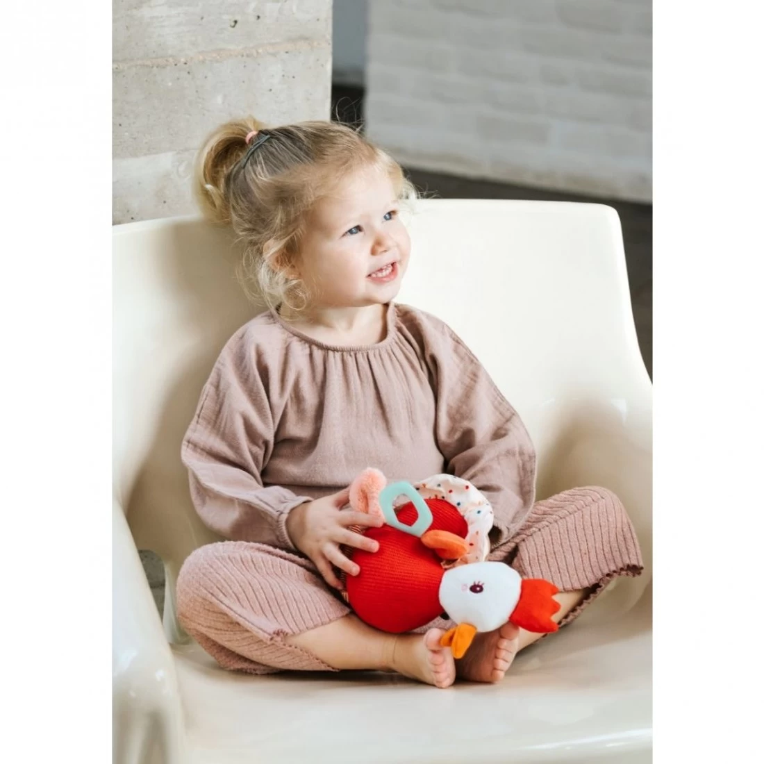 Peluche D'activités "Paulette La Poulette" - Lilliputiens 5 Peluche D'activités "Paulette La Poulette" - Lilliputiens – Image 5