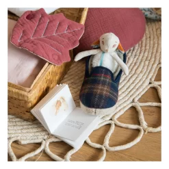 Peluche Petit Mouton Châtaigne - Après La Pluie - Moulin Roty -Petits Rêves Soldes moulin roty peluche petit mouton chataigne apres la pluie 2